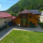 Cabana Șezătoarea Lupilor – Cazare pe malul apei, în Lepșa